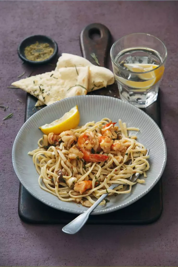 Lemon Garlic Lobster Linguine