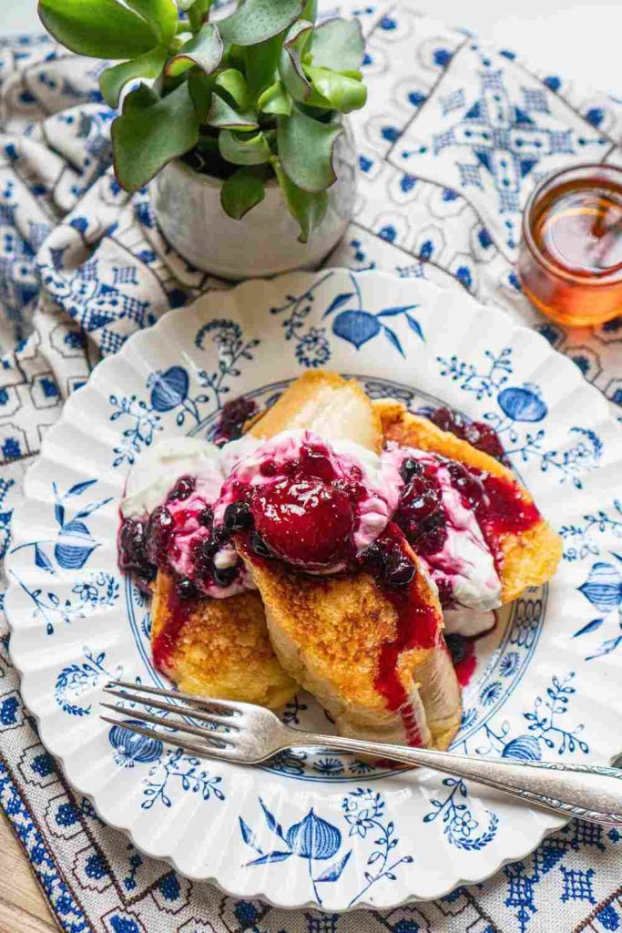 Mini Pancakes with Berry Yogurt 