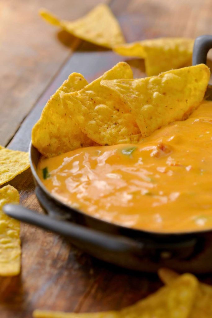 Slow Cooker Chili Queso Dip