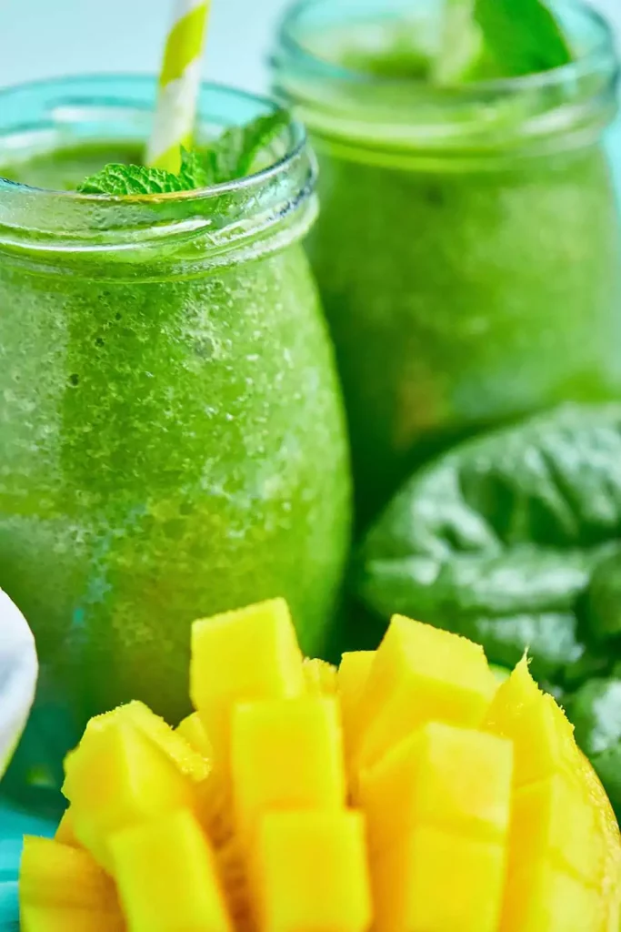 Green Smoothie Juice (Spinach, Banana, Mango, Almond Milk – Blended)