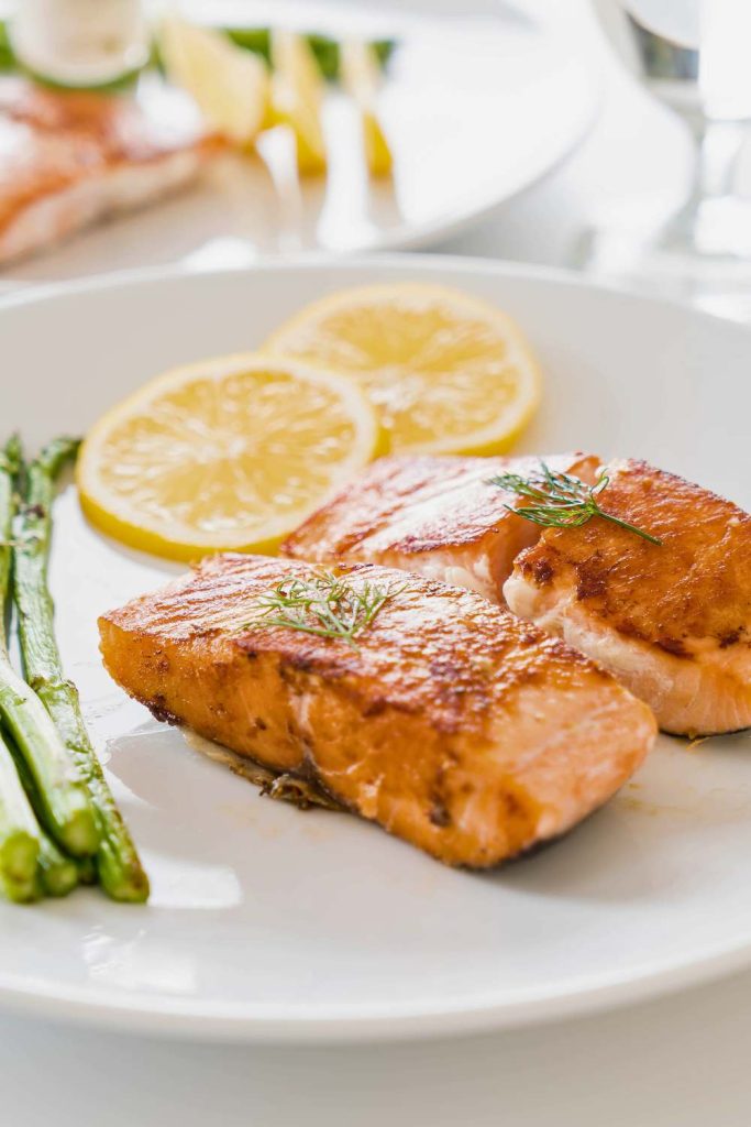 Grilled Salmon with Garlic and Lemon