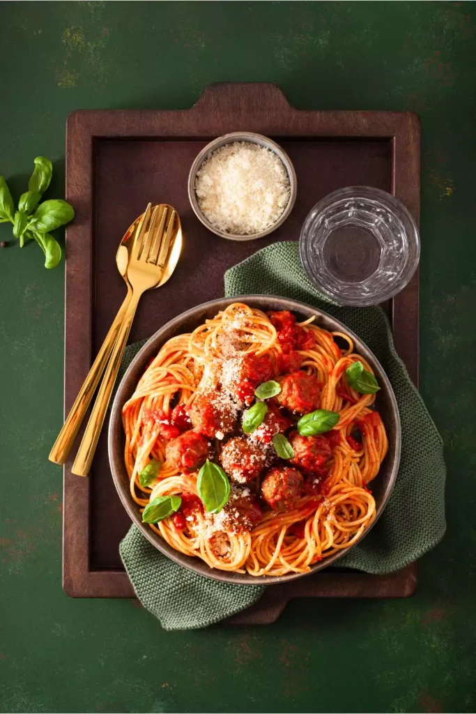 Classic Spaghetti with Tomato Sauce