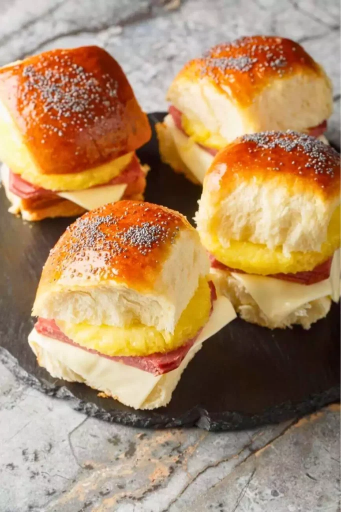 Hawaiian Rolls Breakfast Sliders