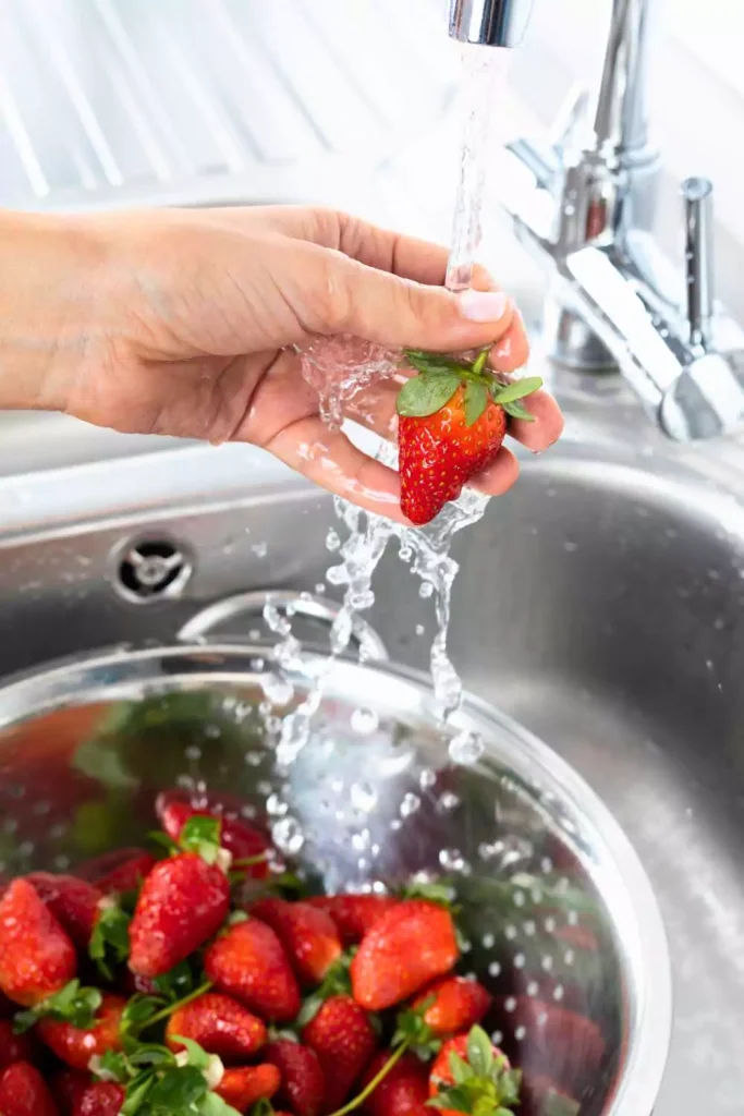 How to Clean Strawberries
